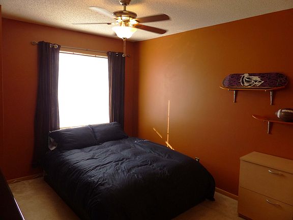 4th image of 582 Mission Hills Way W
