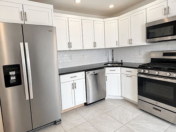 4th image of 92 Callahan Ct