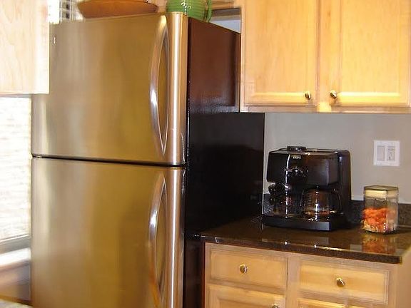 4th image of 242 S Maple Ave #1/22N