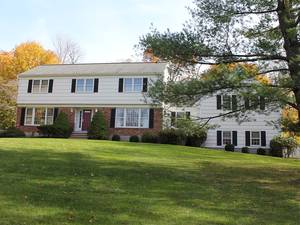 1st image of 7 Willow Crest Dr