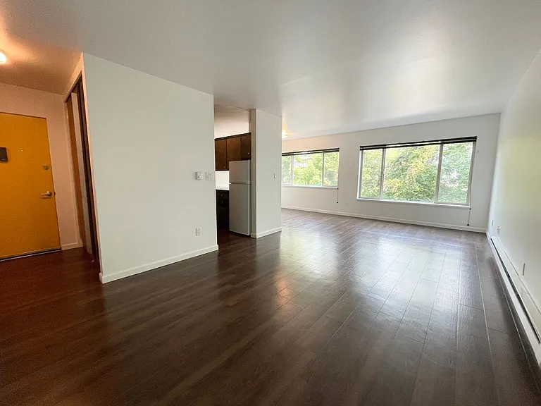 Bayview Apartments — Photo 87