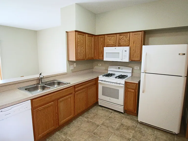 2538 Oak Tree Ln — Photo 5