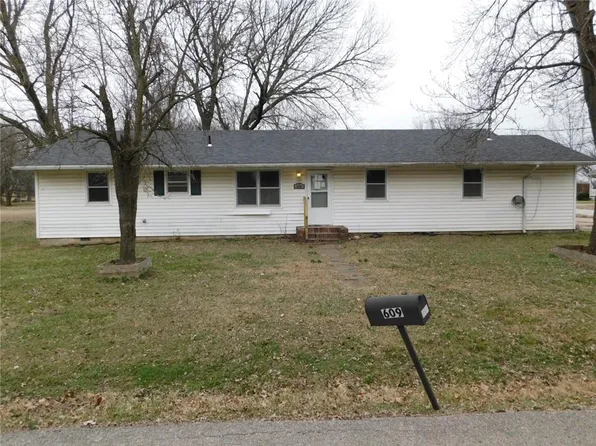 609 S 4th St, Arma, KS 66712