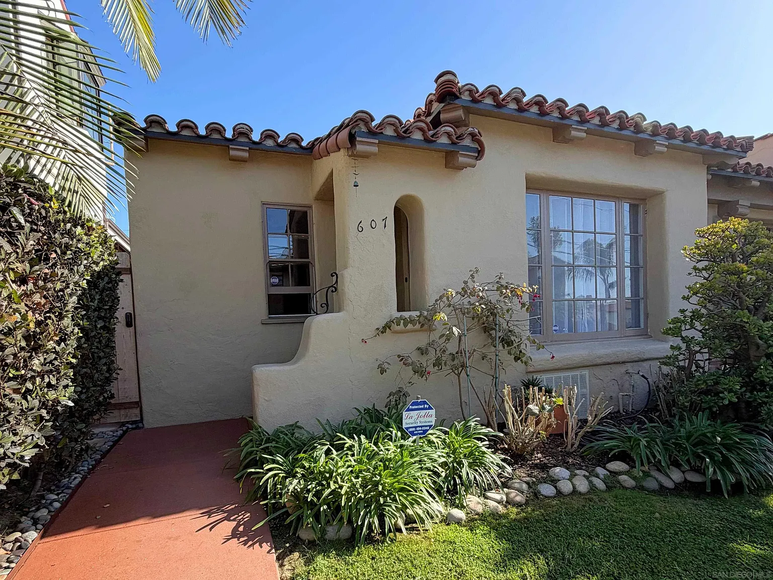 2 bed, 1.0 bath, 797 sqft, $4,850 — Photo 2