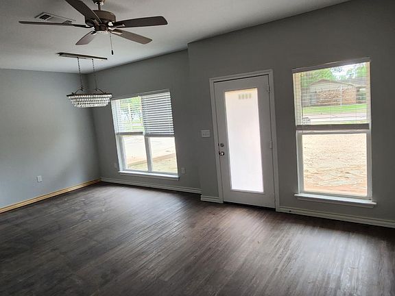 2nd image of 3220 Robin Cir