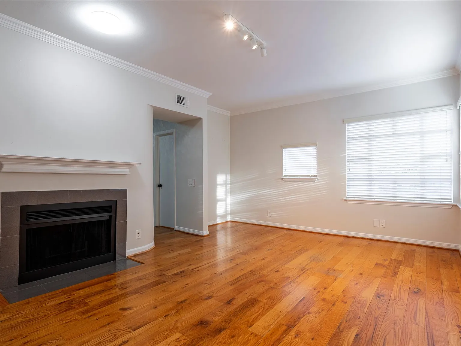 2 bed, 2.5 bath, 1464 sqft, $3,200 — Photo 1