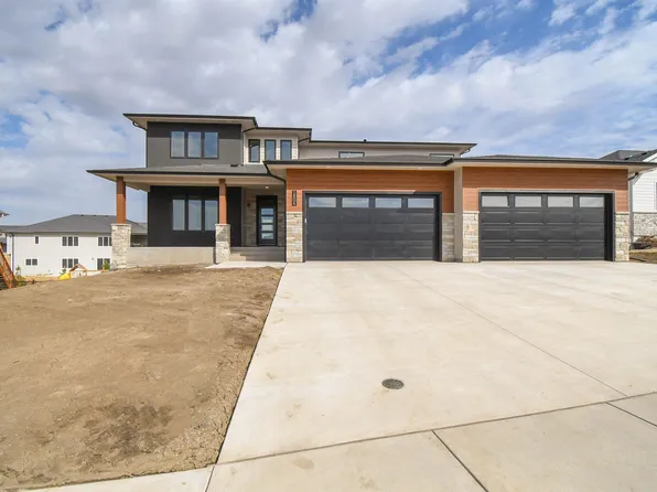 1504 W Bennett Dr, Brandon, SD 57005