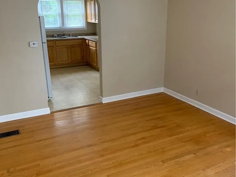 1311 Vincent St — Photo 12