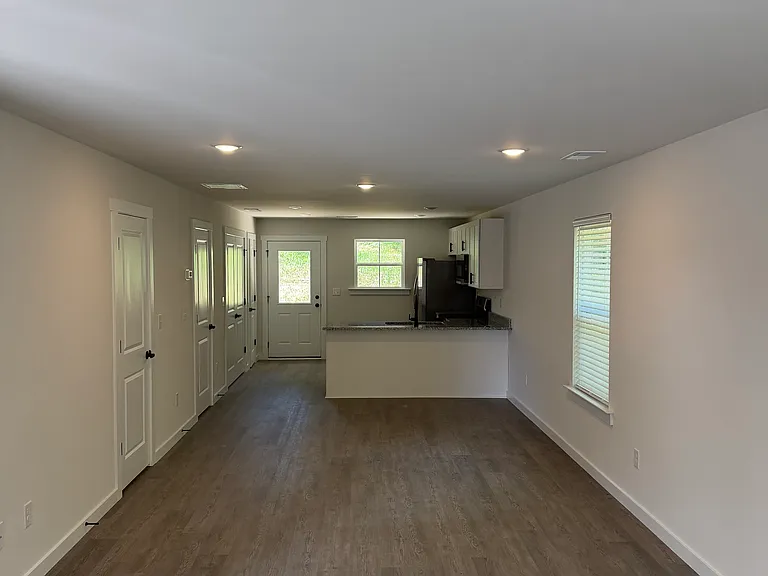 119 8th Avenue Dr SE — Photo 3