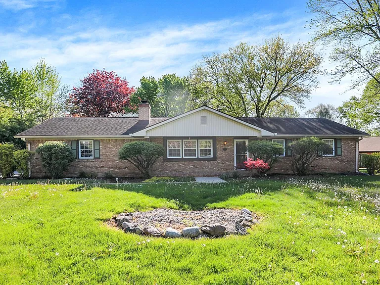 9803 Lakewood Dr W — Photo 1