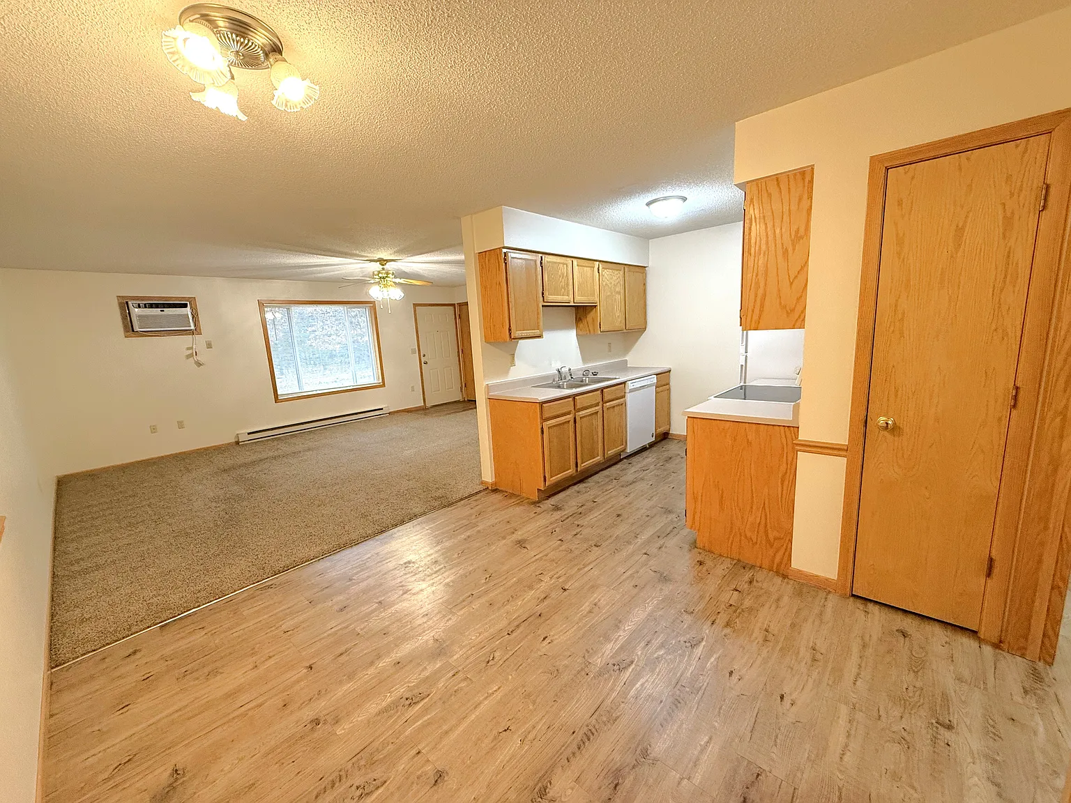 2 bed, 1042 sqft, $1,195 — Photo 4