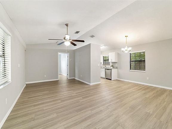 5th image of 920 SE 2nd St