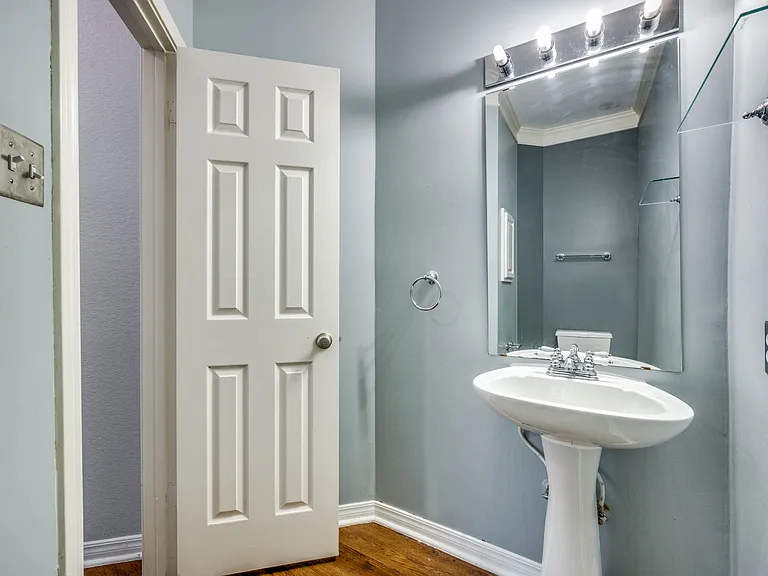 804 Santa Fe Trl — Photo 2