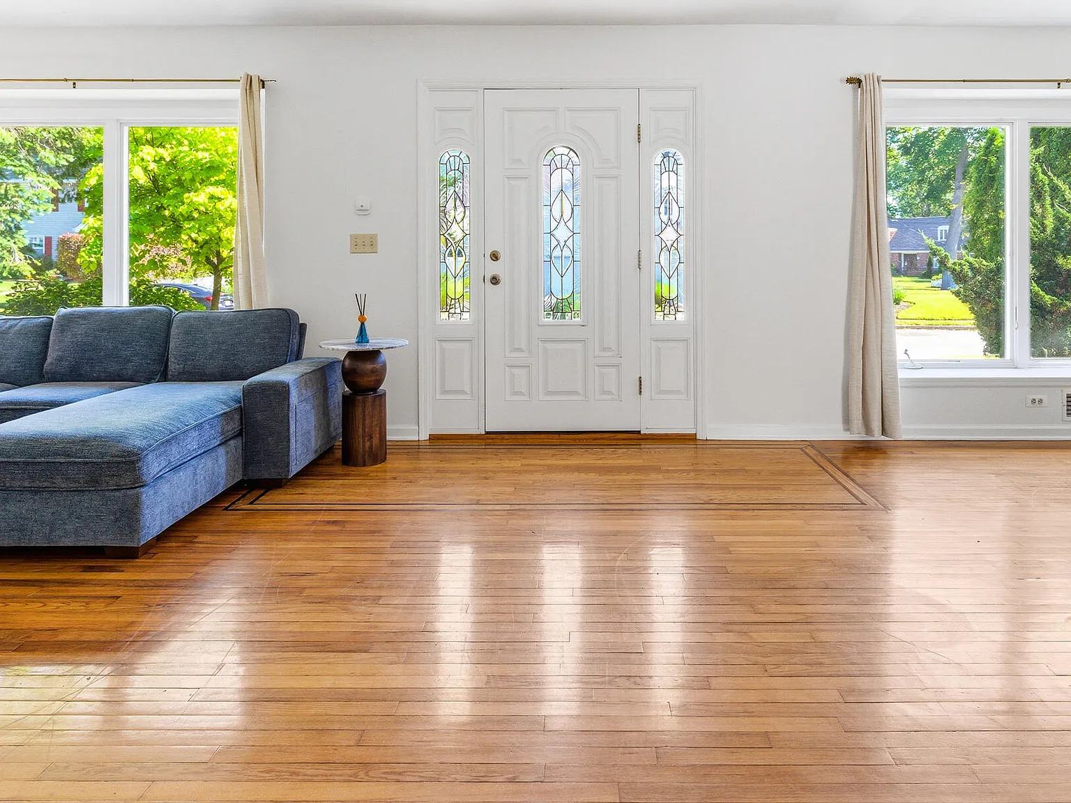 4 bed, 2160 sqft, $2,500 — Photo 4
