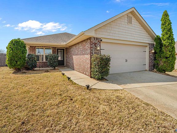 2nd image of 812 Willow Shoals Dr