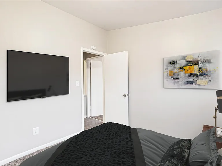 Village Grove Apartments — Photo 14