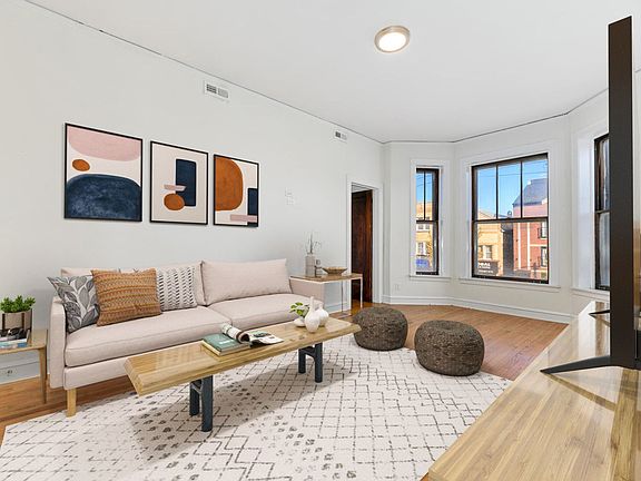3rd image of 916 N Ashland Ave APT 2F