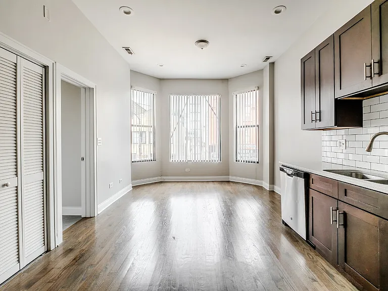 1947 W Chicago Ave #2F — Photo 2