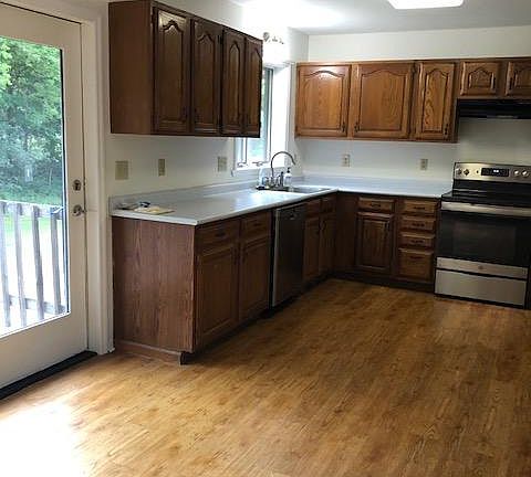 4th image of 17 Marian Ct #B