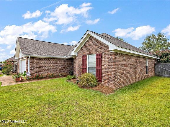 3rd image of 115 Ash Ridge Pl