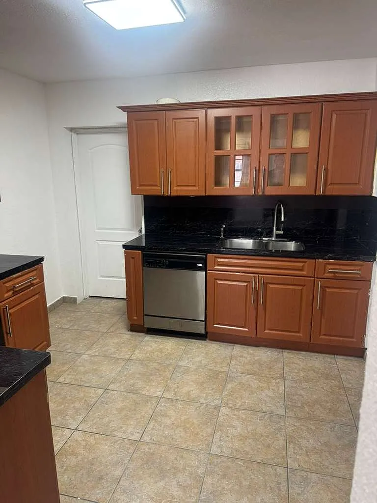 Building Photo - 35 W 61st St #1
