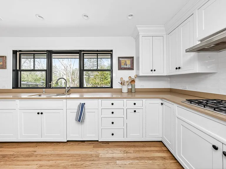 24 Lilla Ln — Photo 10