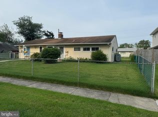 69 Old Brook Rd, Levittown, PA 19057