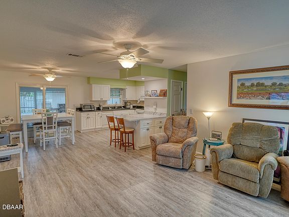 5th image of 93 Hickory Hills Cir
