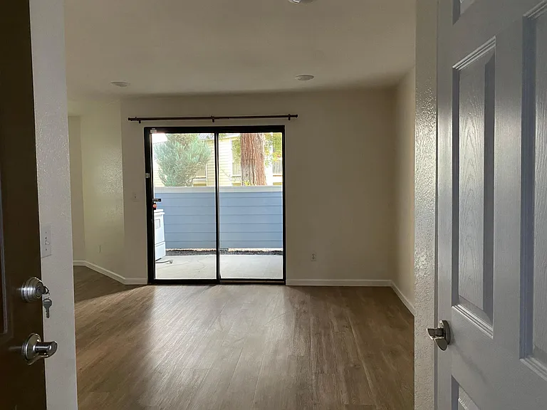 2710 Ivy Ln — Photo 2