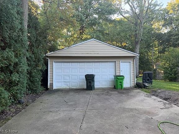 3rd image of 1568 Sheffield Rd