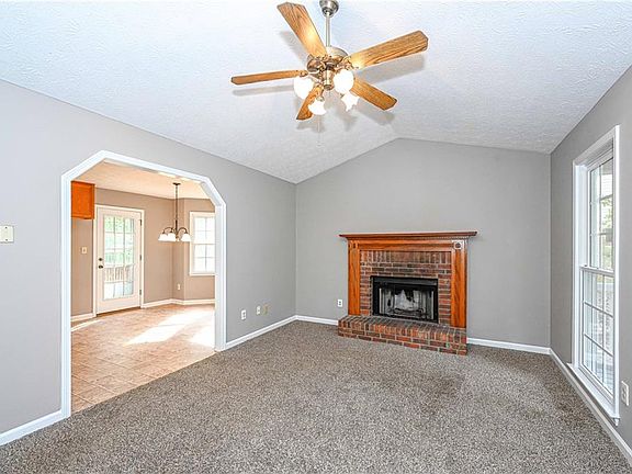 4th image of 77 Loxley Ct