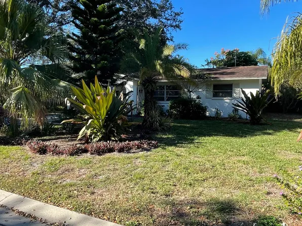 1740 Opal Ln, Belleair, FL 33756