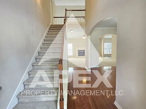 3rd image of 1725 Bombay Ln