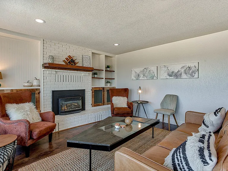 466 Woodcliff Dr #1 — Photo 3