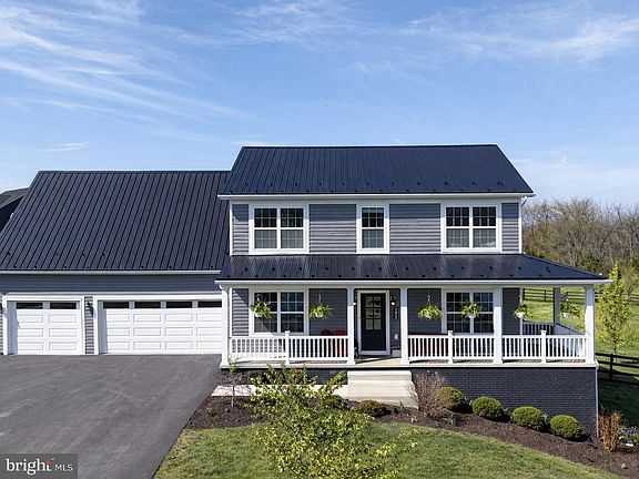 3rd image of 152 Twisted Oak Ln