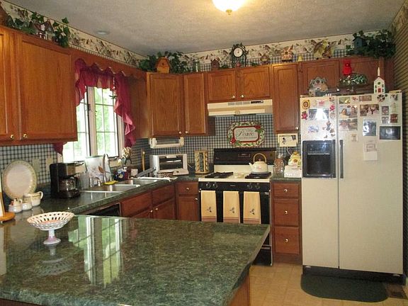 3rd image of 103 Aaron Dr