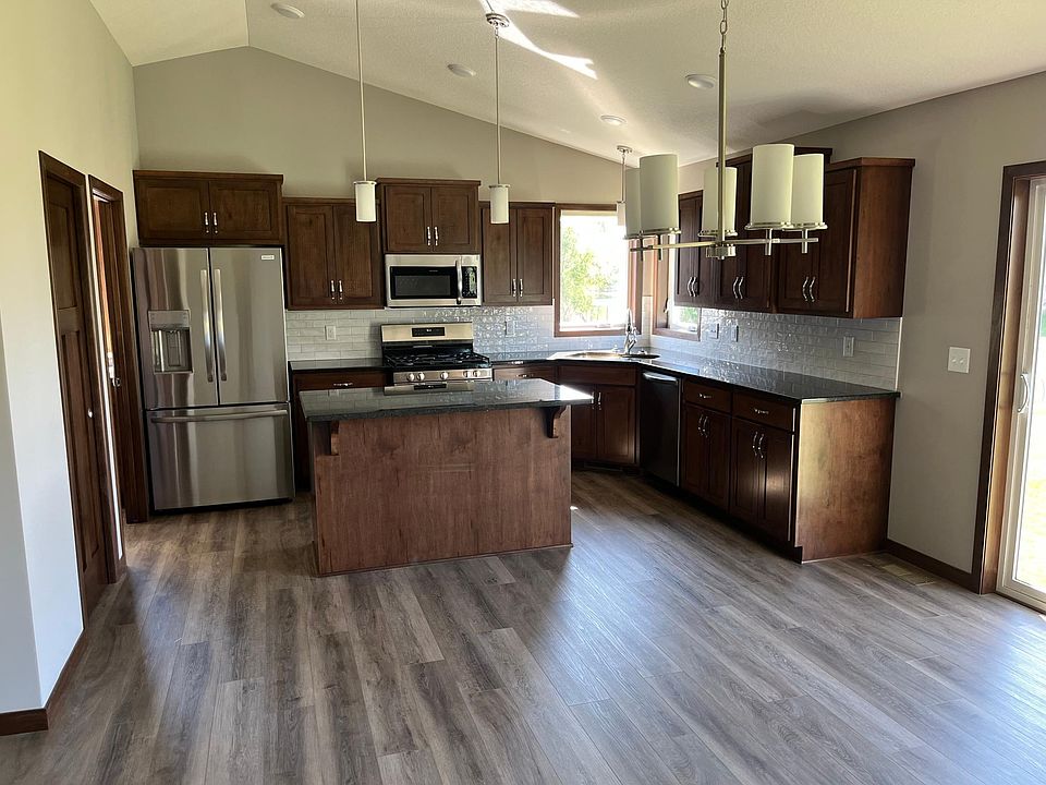 2nd image of 5869 Deer St