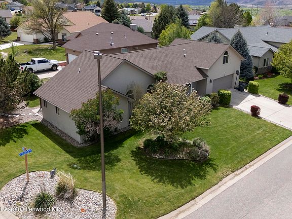 2nd image of 52 Lodgepole Cir