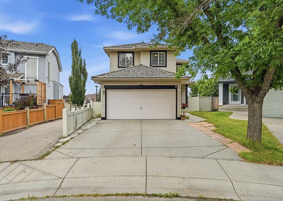 1st image of 52 SW Douglas Glen Cres SE