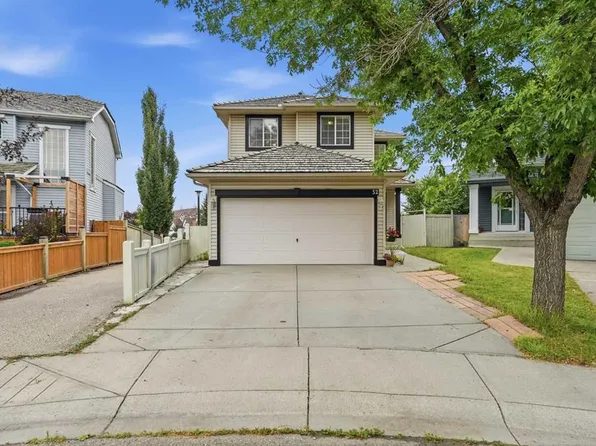 52 SW Douglas Glen Cres SE, Calgary, AB T2Z 3M6