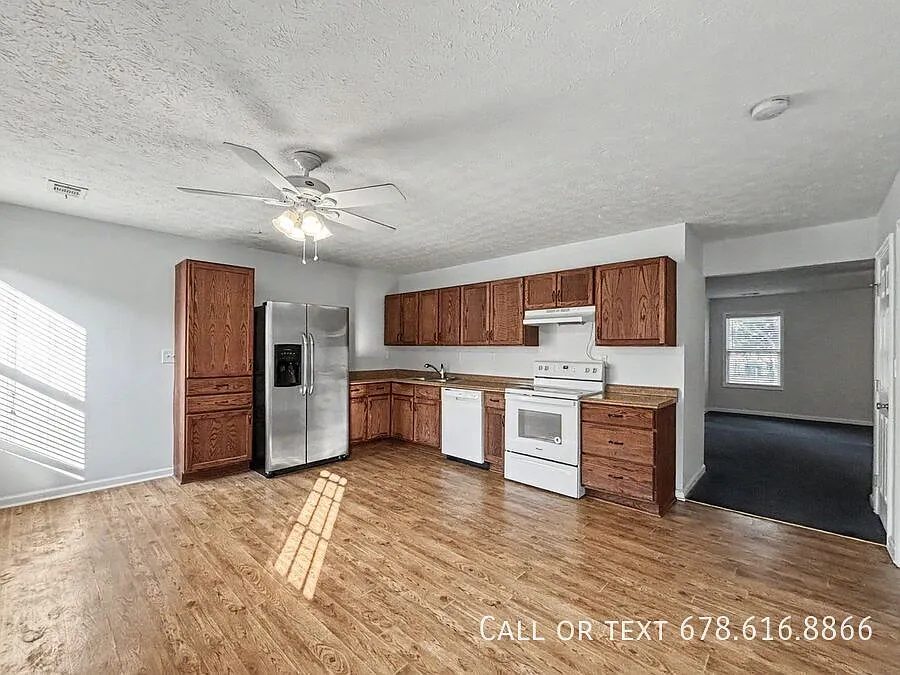 3BR/1BA Triplex Home in Loganville Bonus Room, Separate Driveway & Storage Shed — Photo 4