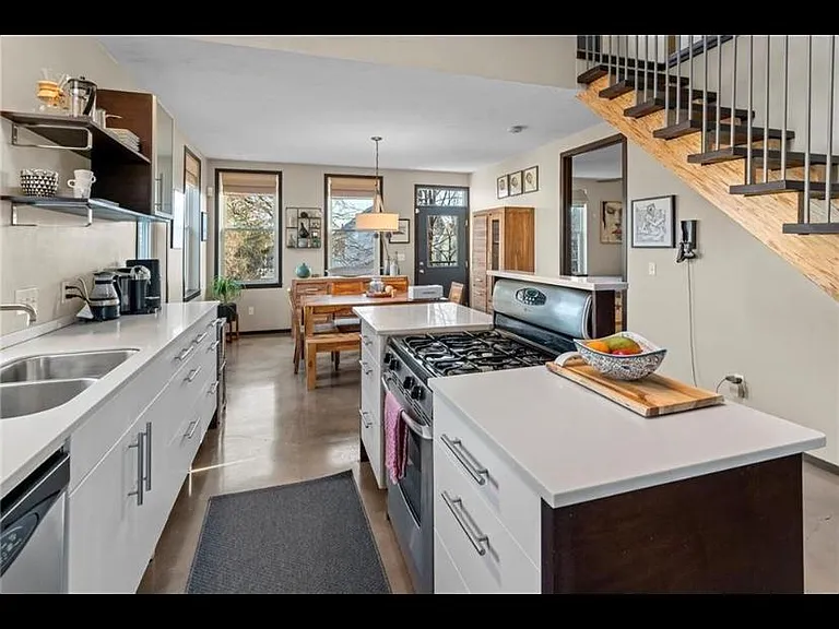 114 Ring St #2 — Photo 2