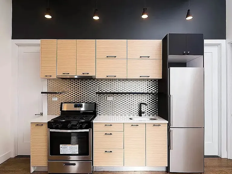 287 Harman St #3B — Photo 3