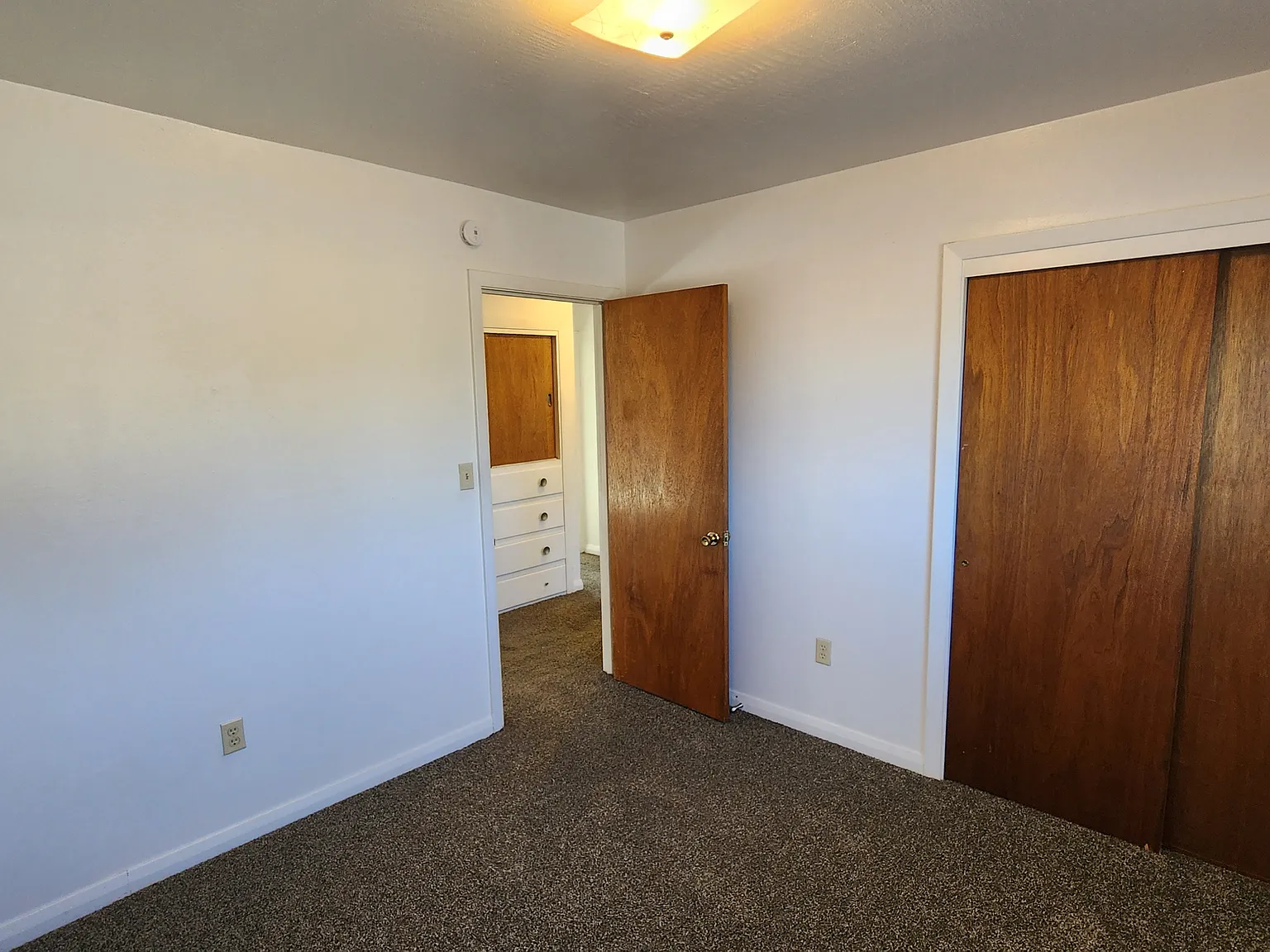 2 bed, 900 sqft, $1,275 — Photo 3