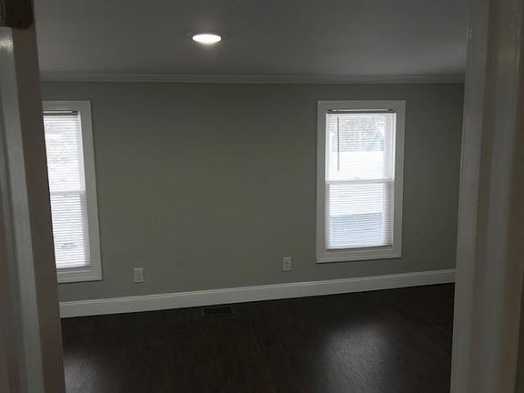 4th image of 61 1/2 Downer St Floor 2