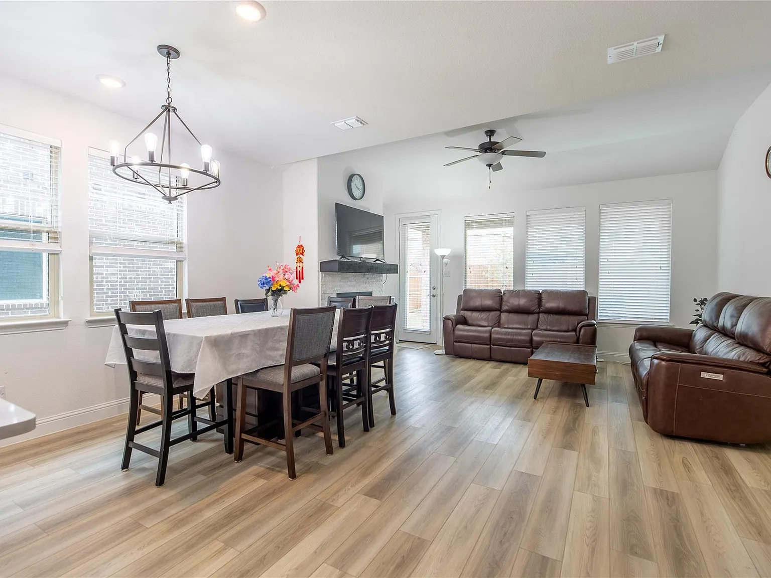 4 bed, 3.5 bath, 2630 sqft, $2,750 — Photo 3