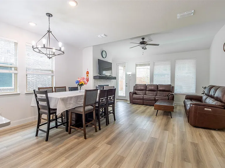 2340 Willow Garden Dr — Photo 3