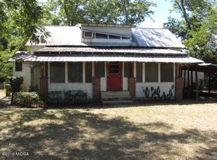 305 E Beech St, Cochran, GA 31014