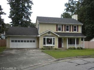 2804 Manor House Ct, Greensboro, NC 27407