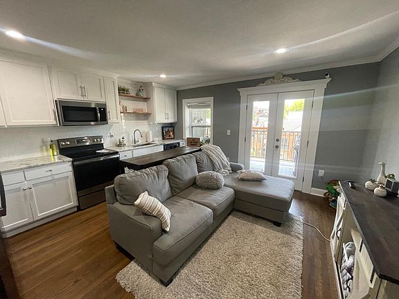 2nd image of 333 W 45th St APT 209